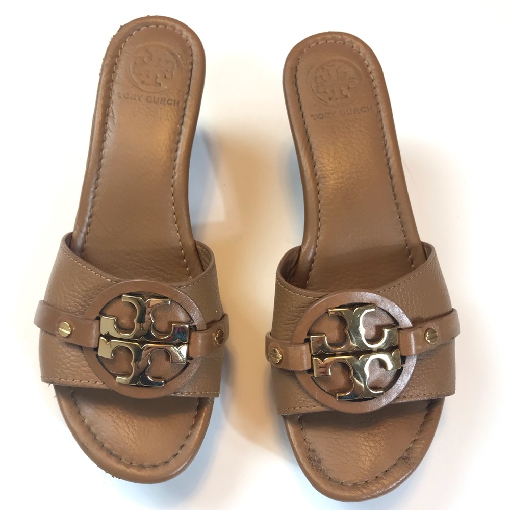 Tory Burch Tan Patti Wedge Sandal w/ Gold Logo sz8
